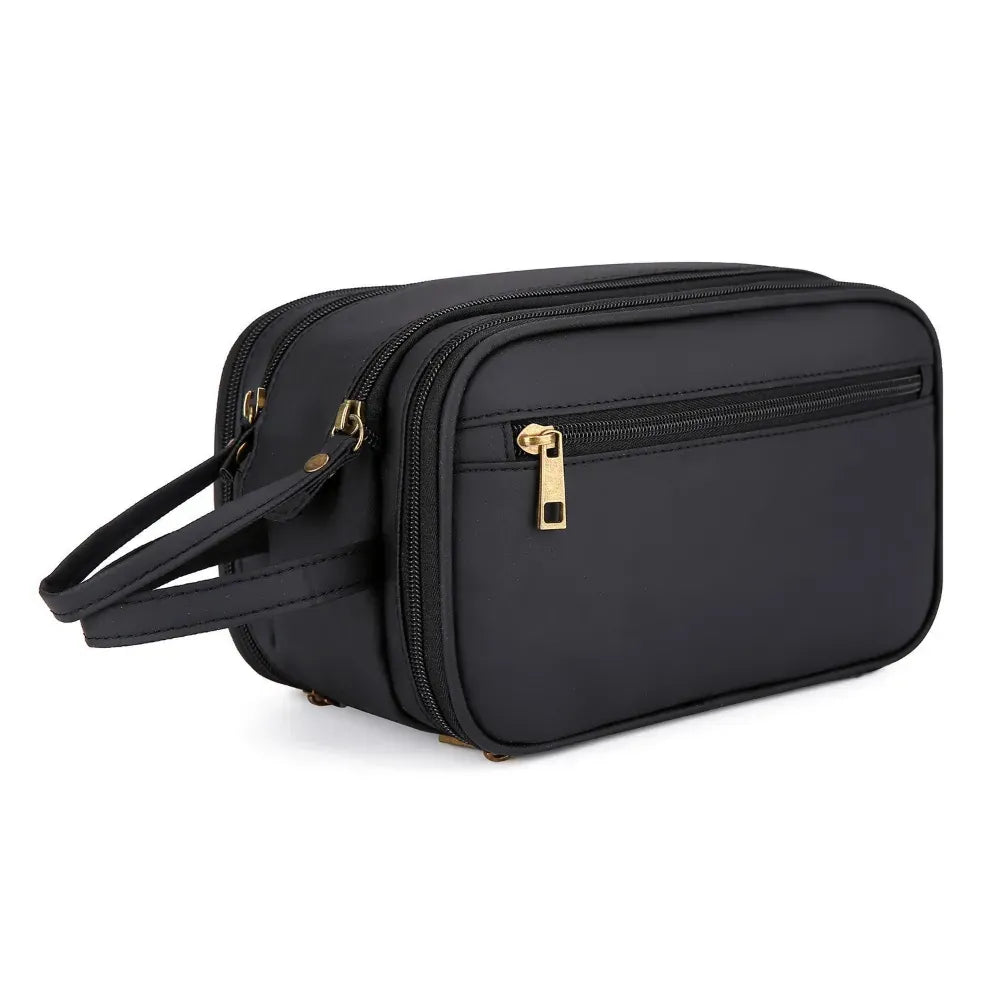 Photo prise de profil de la trousse de toilette chic noir