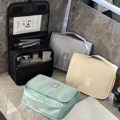 Photo de plusieurs trousses de toilette à crochet ensemble