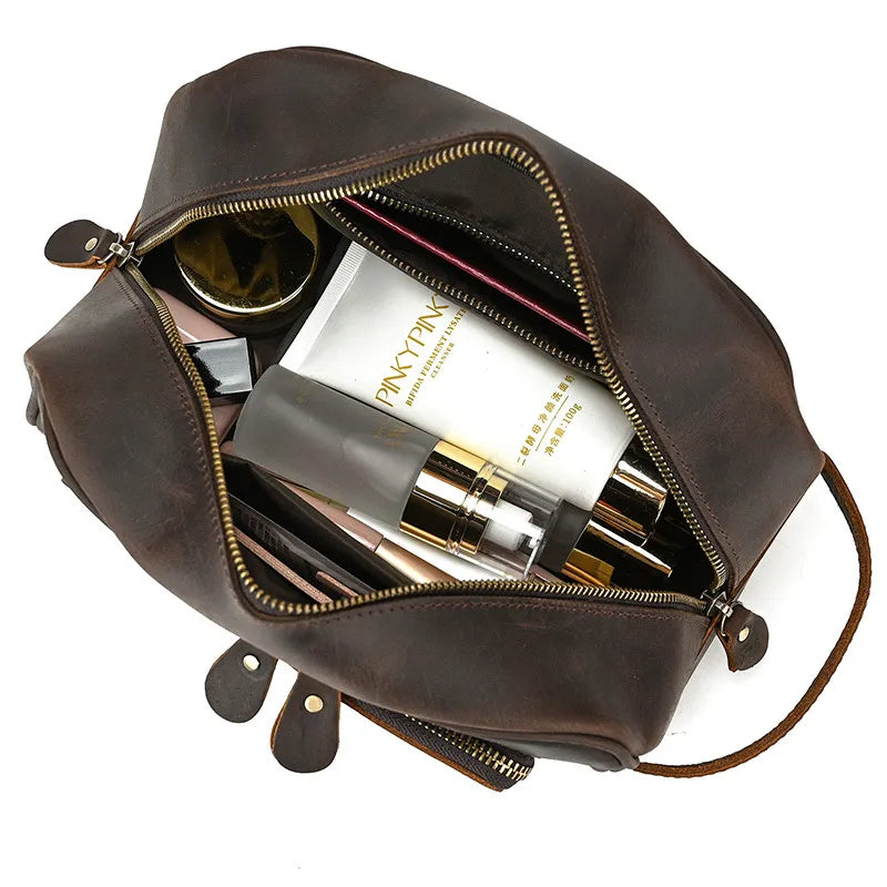 photo de haut de la trousse de toilette ouverte