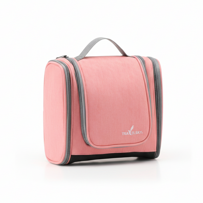 photo de la trousse de toilette rose corail sur un fond rose 