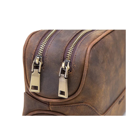 Photo de la fermeture de la trousse de toilette en cuir vintage 