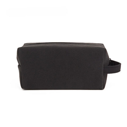 photo de la trousse de toilette prise de face 