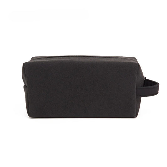 photo de la trousse de toilette prise de face 
