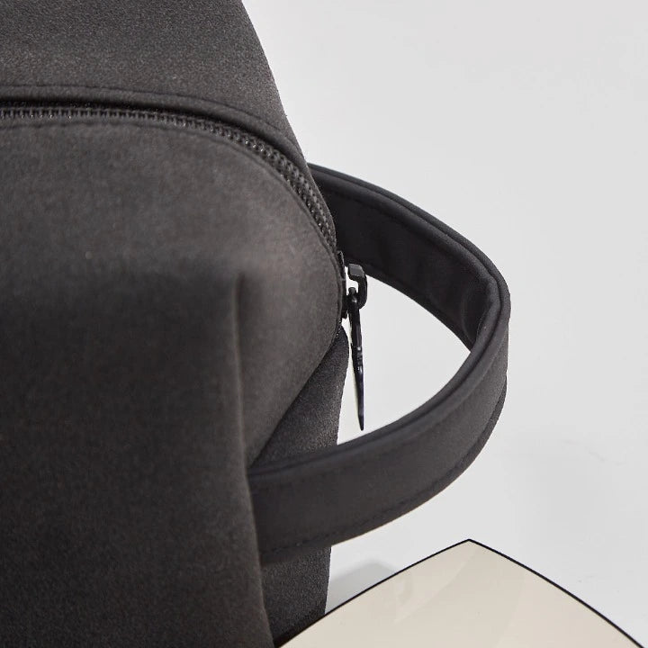 photo de la trousse de toilette zoom sur le côté